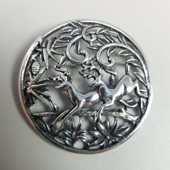 Vintage Sarah Coventry Leaping Deer Filigree Round Brooch Pendant, Silver Tone - Picture 2 of 8